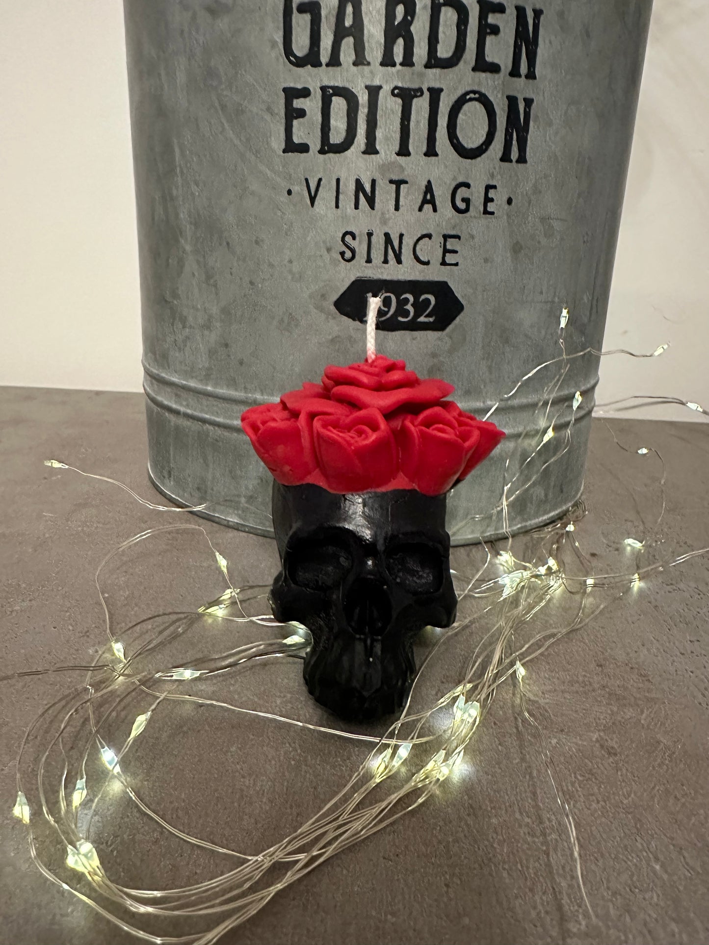 Bougie Tête de mort a couronne de fleurs