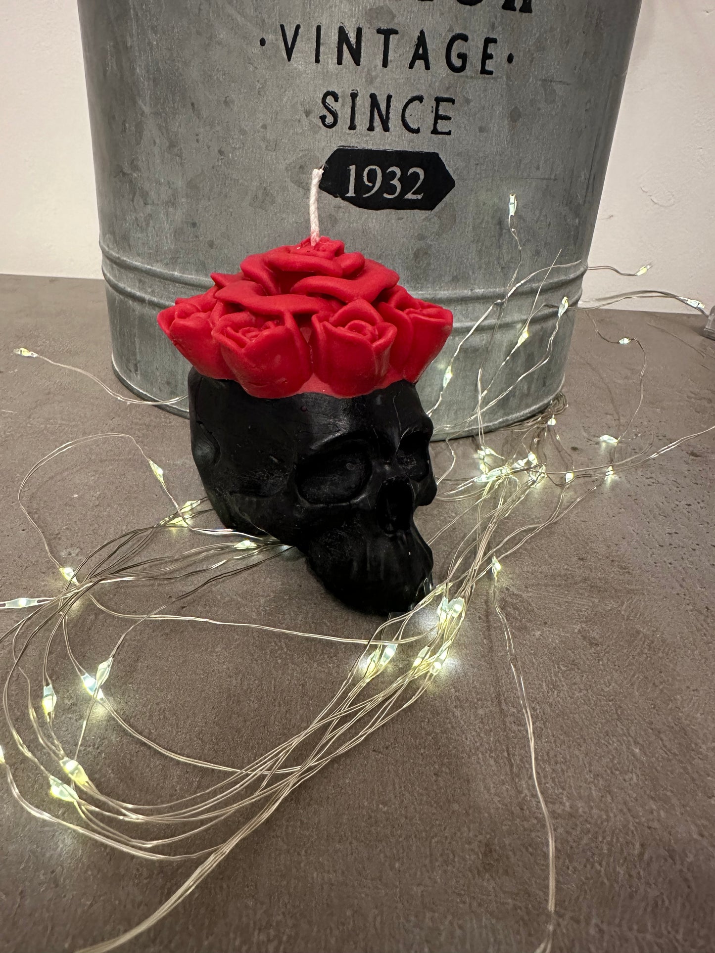 Bougie Tête de mort a couronne de fleurs